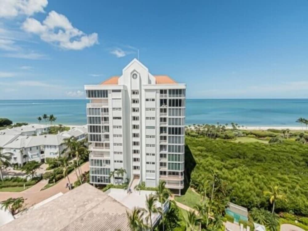 Luxurious Condo with Pool and Hot Tub Just a Walk to the beach by RedAwning - Exterior
