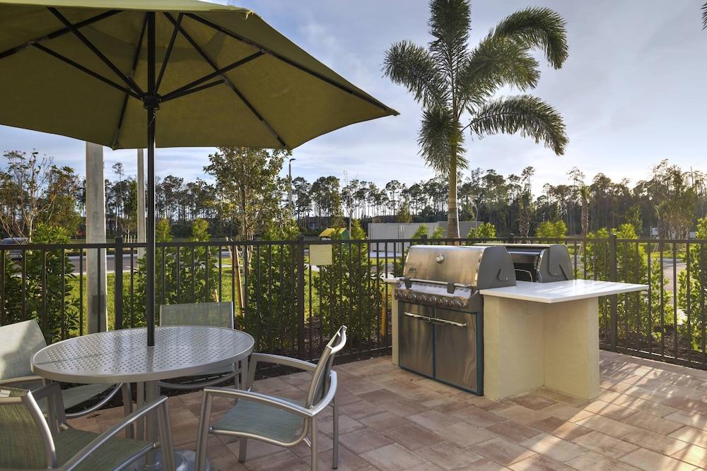 TownePlace Suites by Marriott Naples - BBQ/Picnic Area