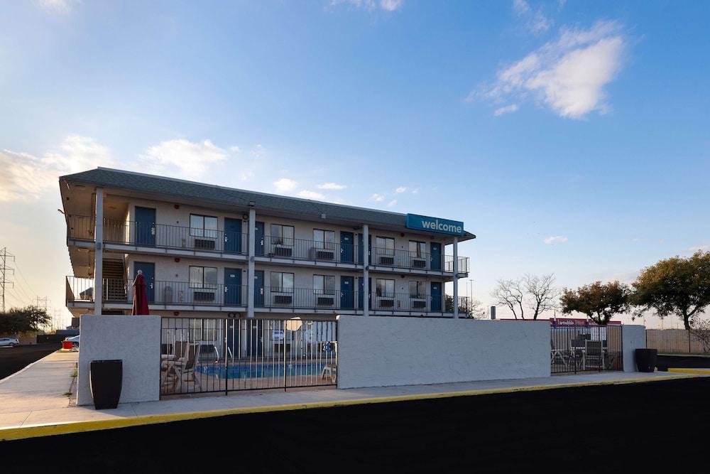 Motel 6 San Antonio, TX - West SeaWorld - Featured Image