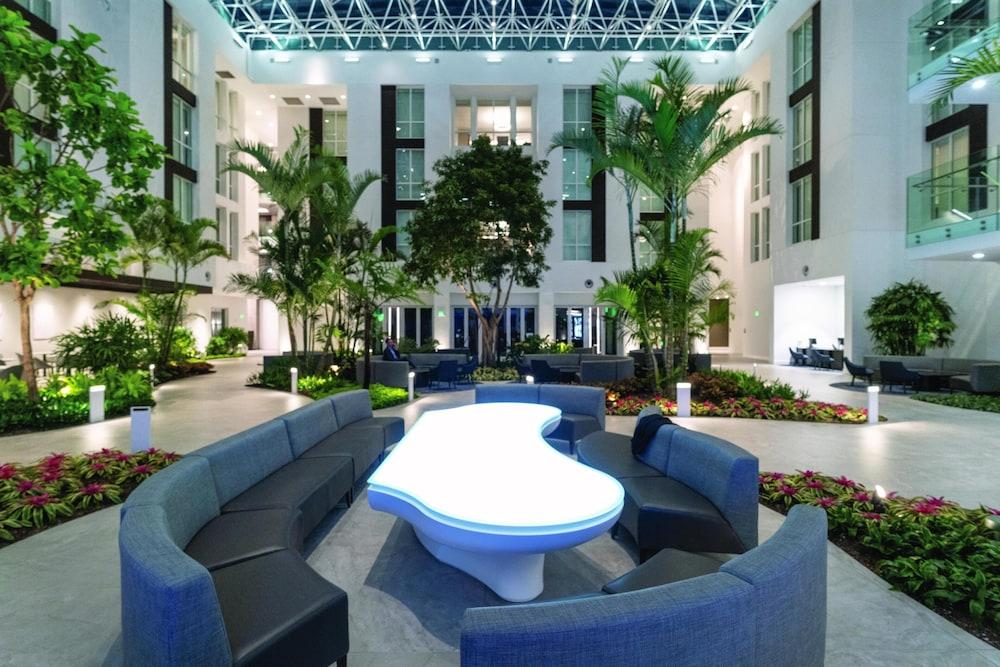 Innovation Hotel - Lobby Sitting Area