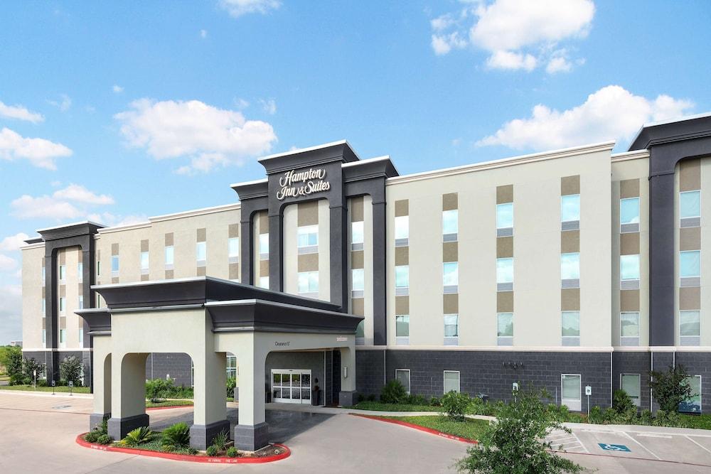 Hampton Inn & Suites San Antonio Brooks City Base - Featured Image