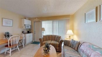 Dwl - 1 - Driftwood Landing 1 Bedroom Condo by Redawning - Room