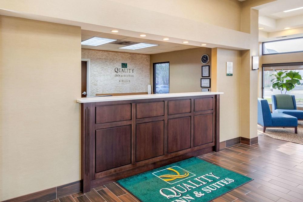 Quality Inn & Suites Olde Town - Lobby