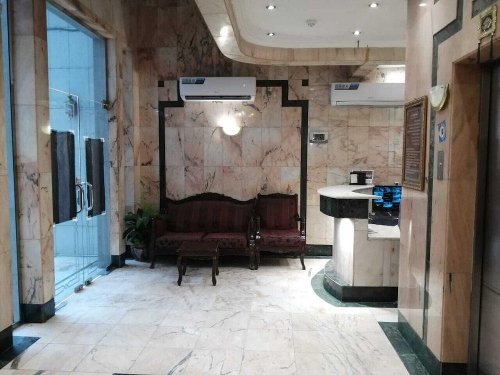 Rawabi Al Shamikh Ajyad Hotel - Lobby Sitting Area