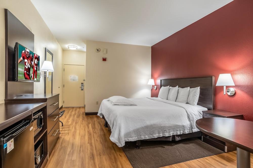 Red Roof Inn PLUS+ San Antonio Downtown - Riverwalk - Room