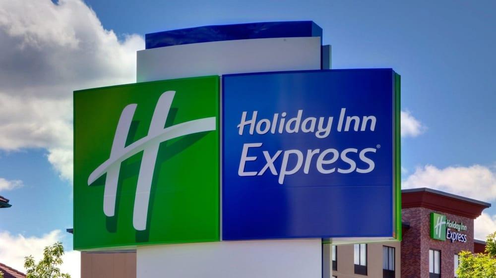 Holiday Inn Express & Suites Englewood Denver South, an IHG Hotel - Featured Image