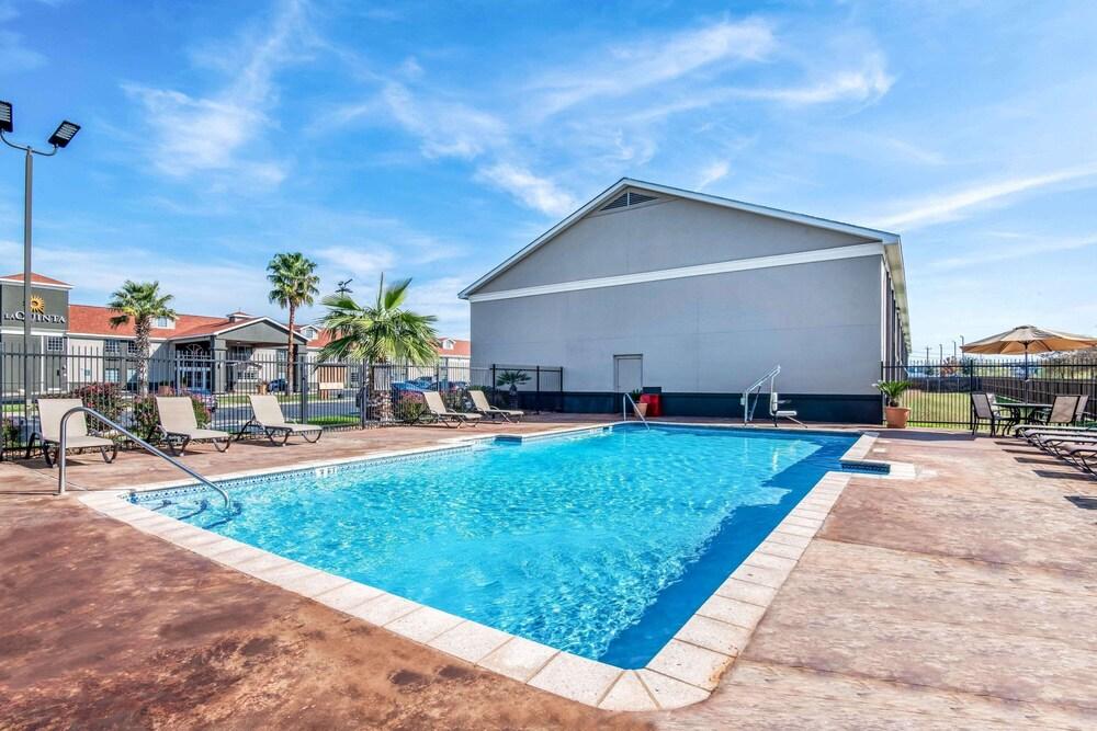 La Quinta Inn by Wyndham San Antonio Brooks City Base - Pool