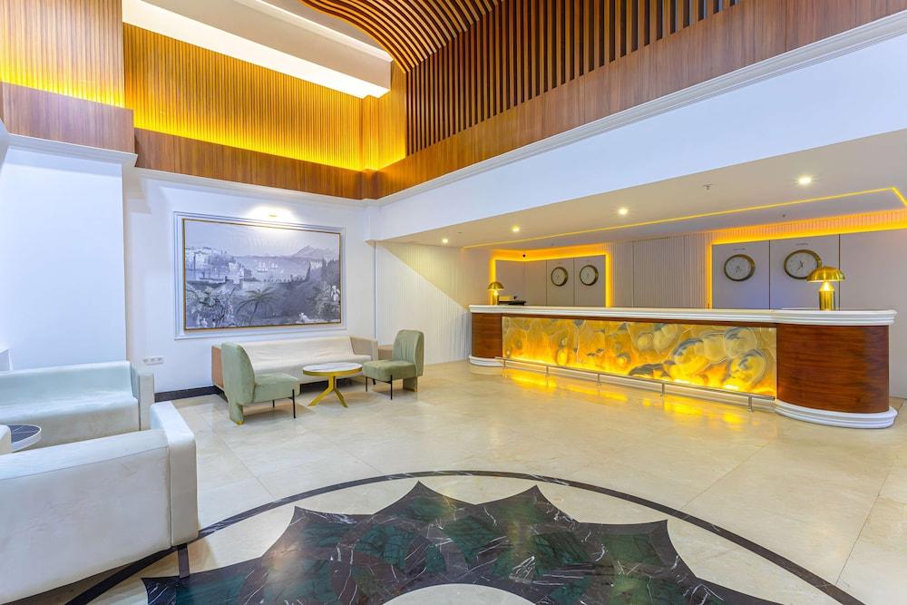 Best Western Plus Khan Hotel - Lobby