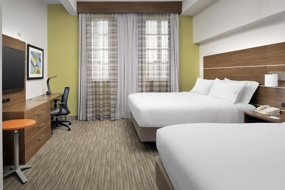 Holiday Inn Express San Antonio N-Riverwalk Area, an IHG Hotel - Room