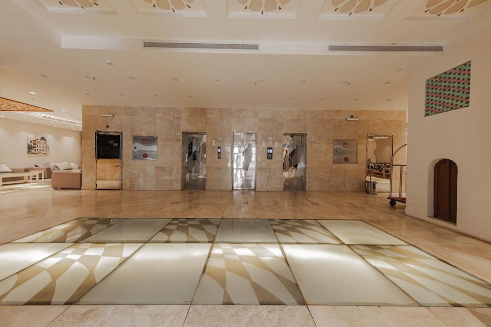 Roshan Dar - Interior Entrance