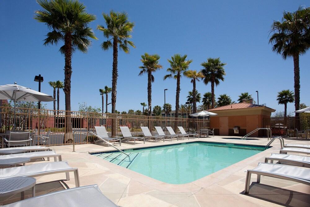 SpringHill Suites Los Angeles LAX/Manhattan Beach - Pool