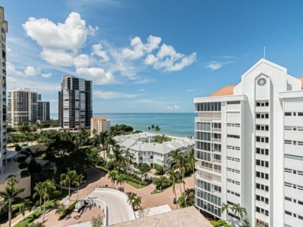 Luxurious Condo with Pool and Hot Tub Just a Walk to the beach by RedAwning - Exterior