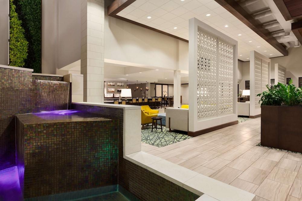 Embassy Suites by Hilton San Antonio Brooks Hotel & Spa - Lobby