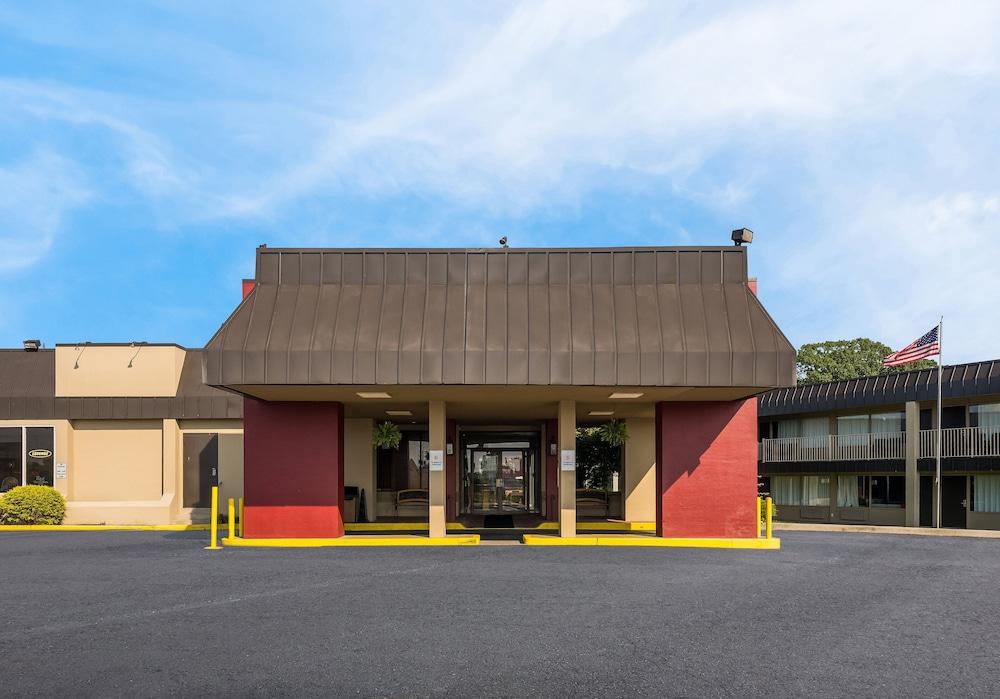 Red Roof Inn Reading - Featured Image