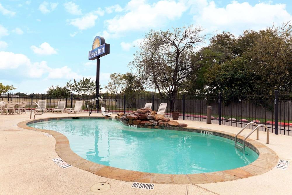 Days Inn by Wyndham San Antonio at Palo Alto - Pool