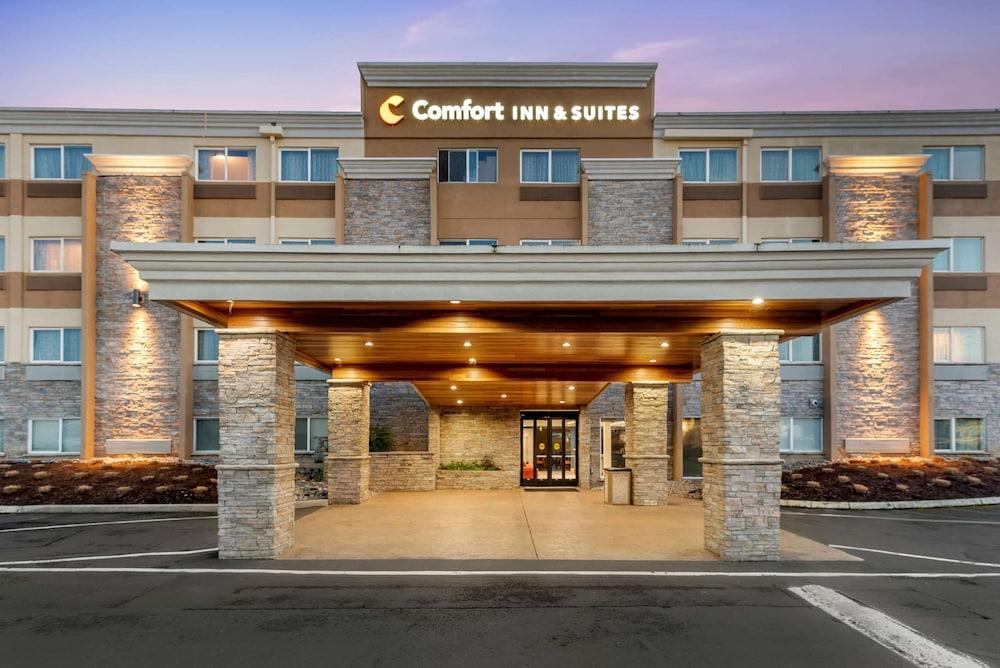 Comfort Inn & Suites Tigard near Washington Square - Featured Image