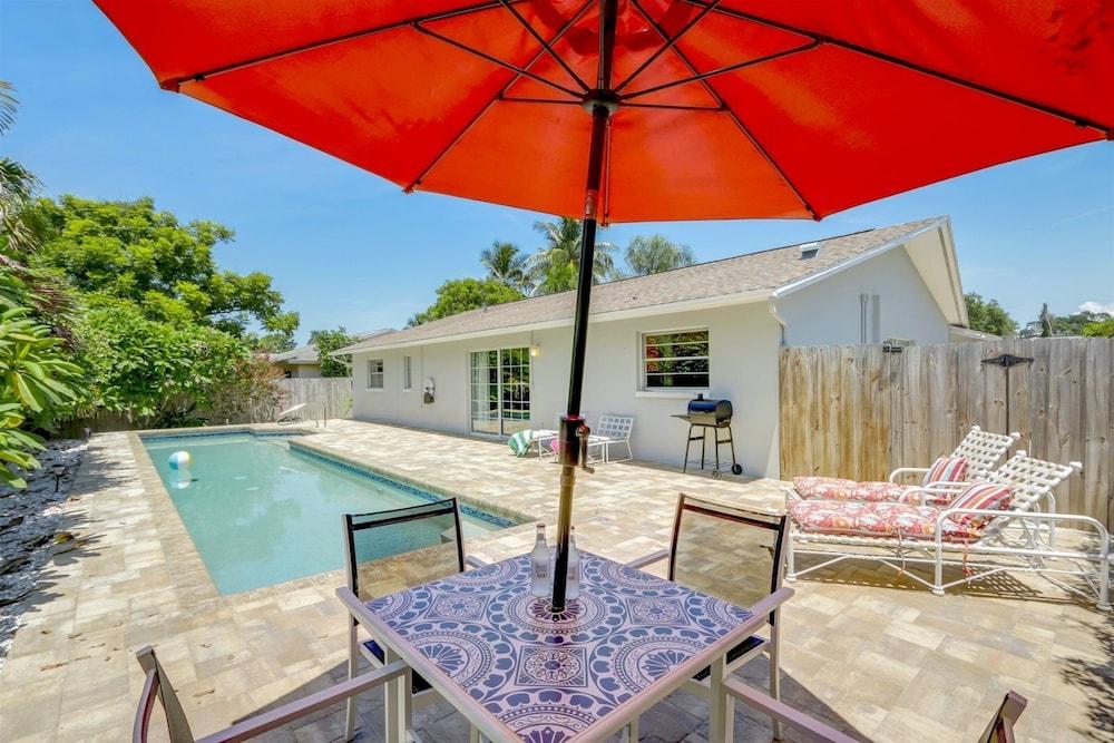 Woodridge - Private & Sanitized, Perfect for Social Distancing & Working From Home. Private Pool, Pet Friendly. Discounted During Pandemic. Super-host Support - Exterior
