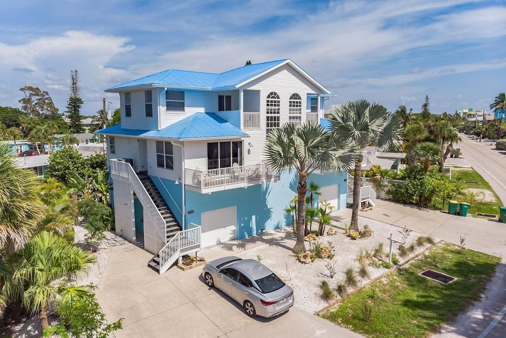 Sunset Views + Steps From The Beach With Elevator 2 Bedroom Duplex by Redawning - Featured Image