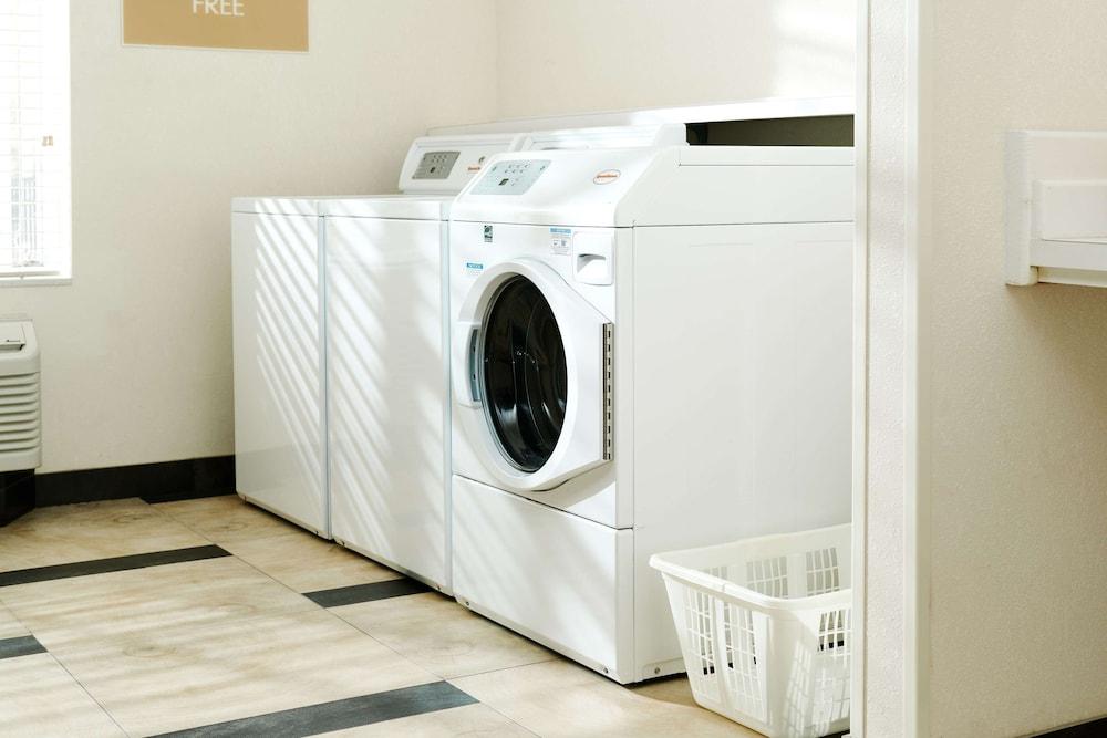 Sonesta Simply Suites San Antonio NW - Laundry Room