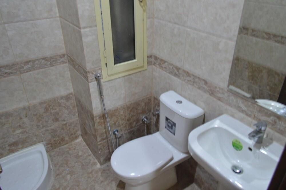Al Refa Reea Bakhsh Hotel - Bathroom