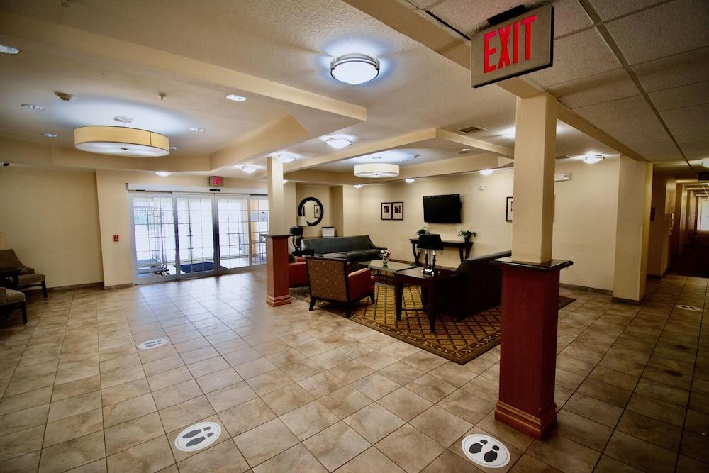 Candlewood Suites San Antonio NW Near Seaworld, an IHG Hotel - Lobby