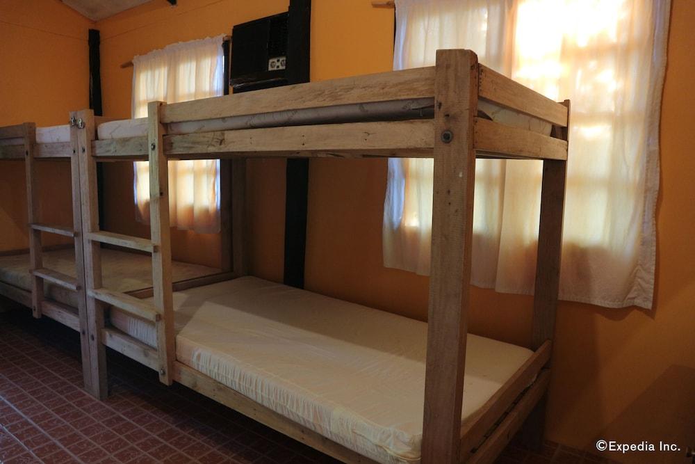 Subli Guest Cabins - Room