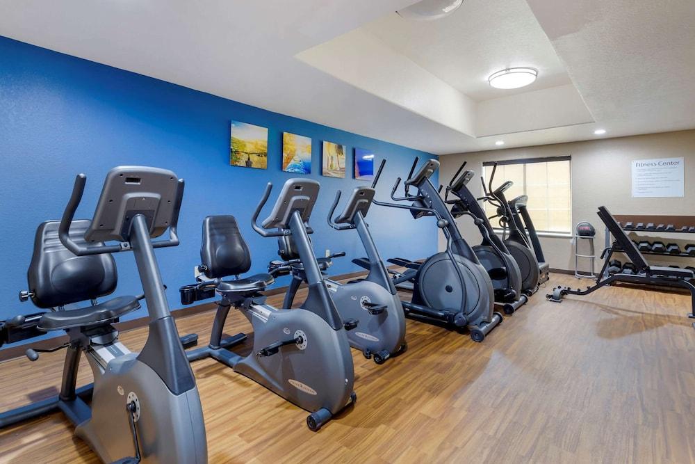 Comfort Inn & Suites Near Six Flags & Medical Center - Fitness Facility
