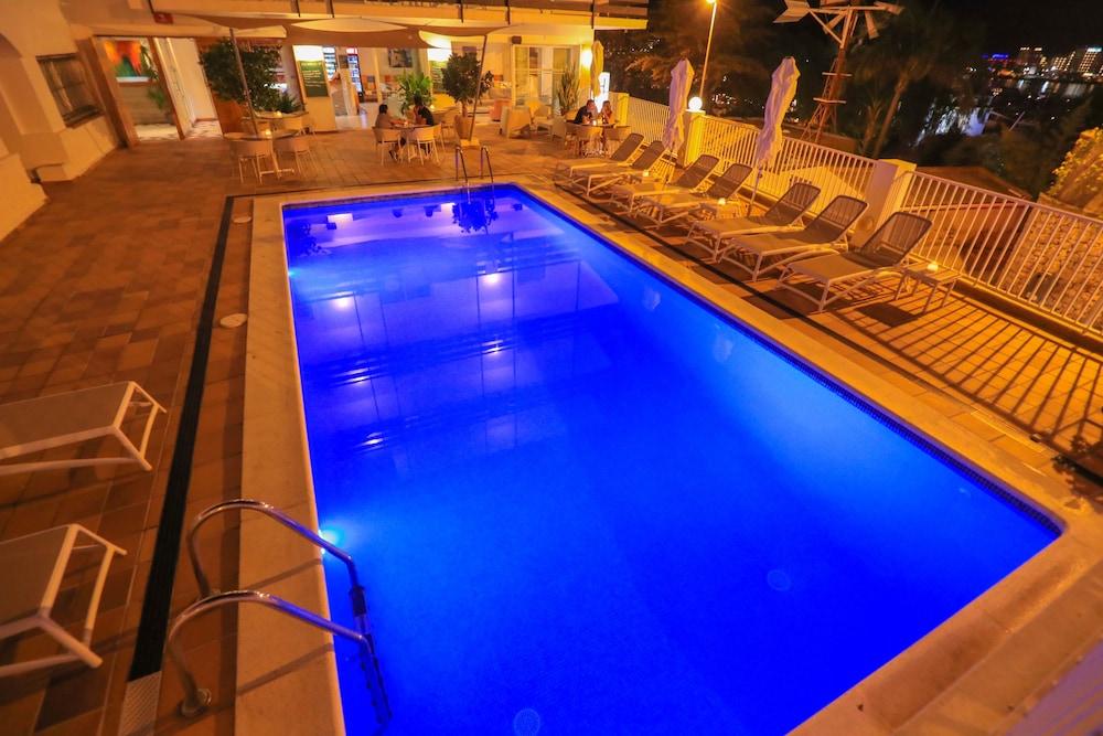 Hotel Es Mitjorn - Outdoor Pool