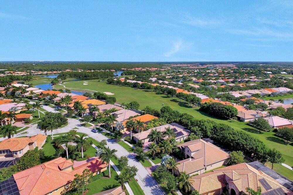 MAJ8978 4 Bedroom Holiday Home by Marco Naples Vacation Homes - Aerial View