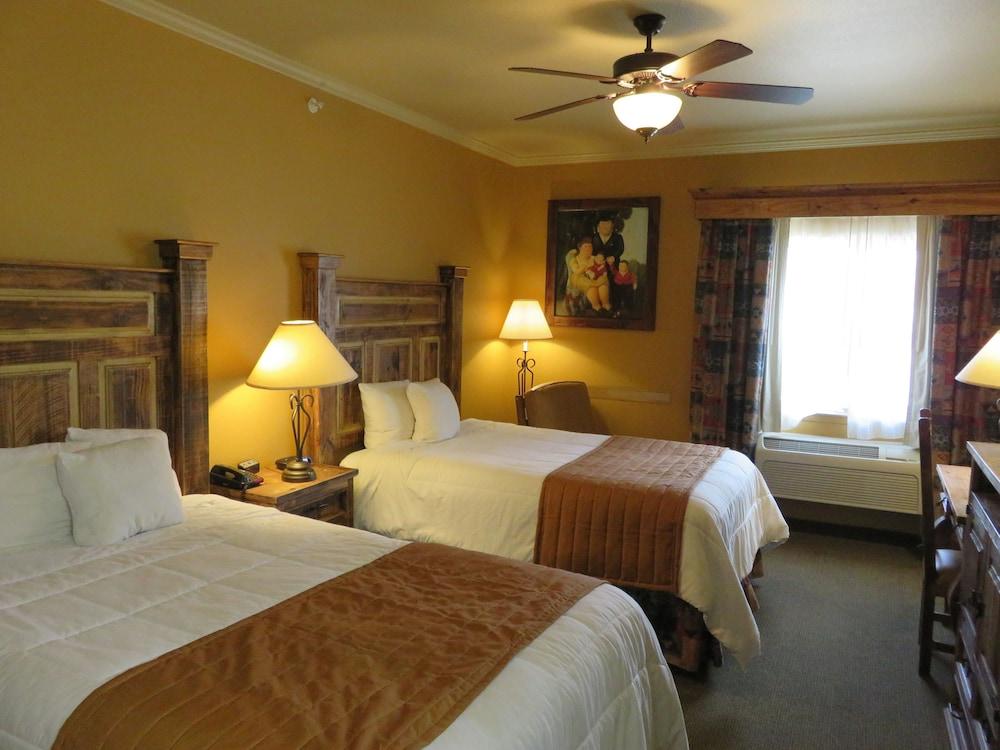 La Hacienda Inn - Room
