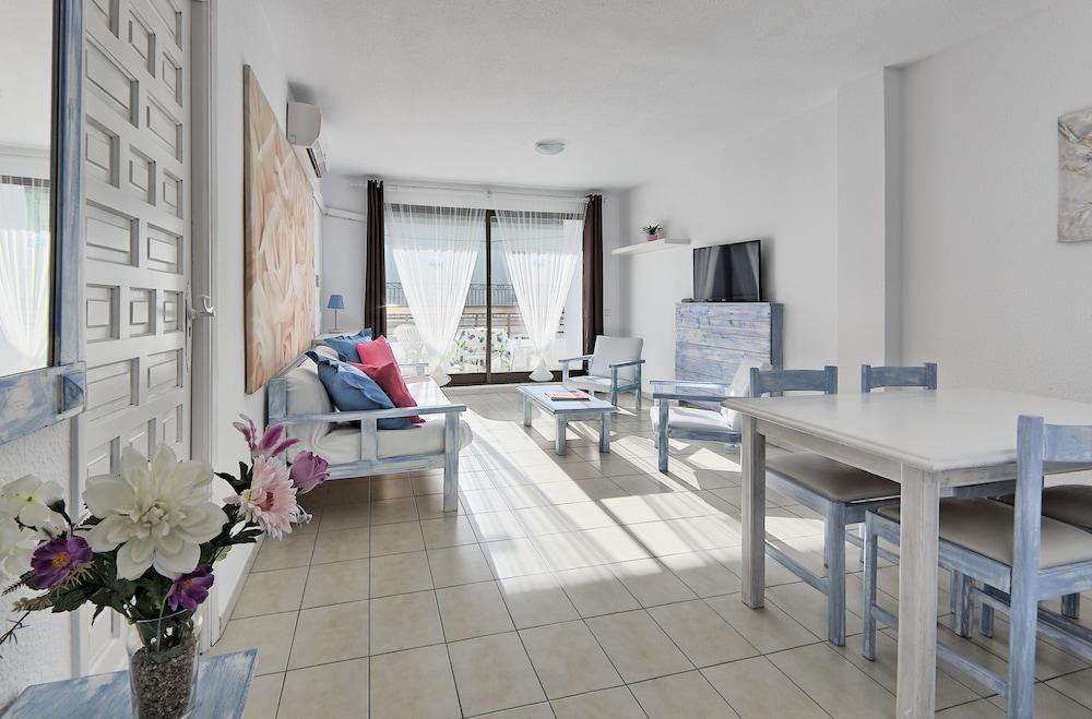 All Suite Ibiza Aparthotel - Living Room
