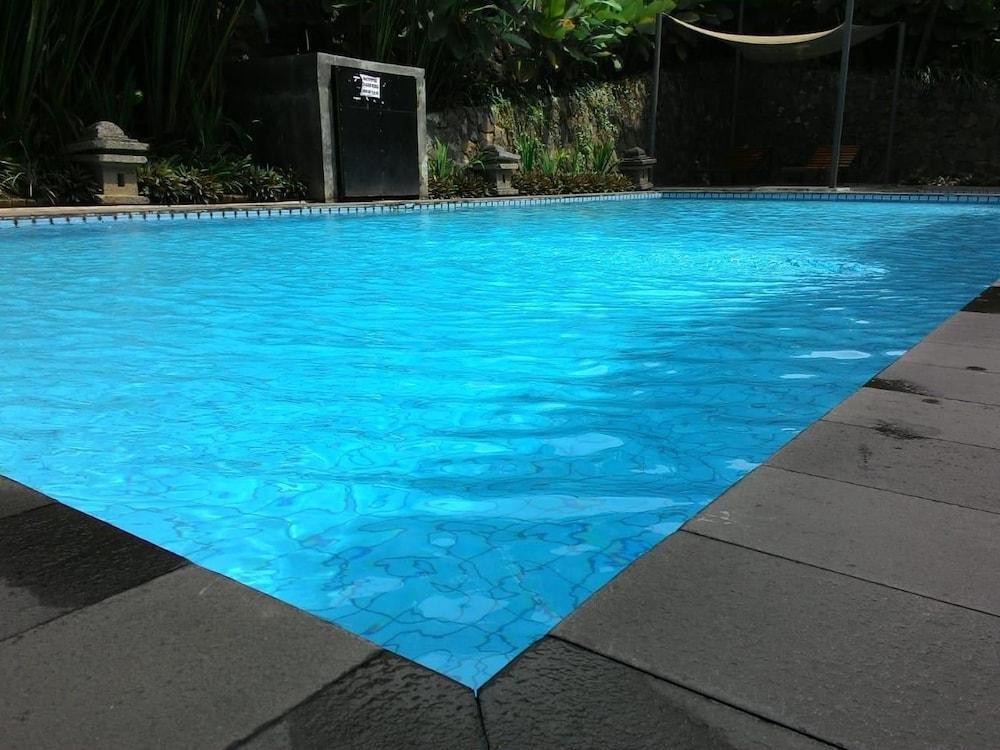 Hotel Augusta Lembang - Outdoor Pool