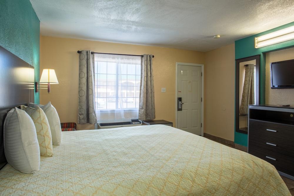 Pinn Road Inn and Suites - Room