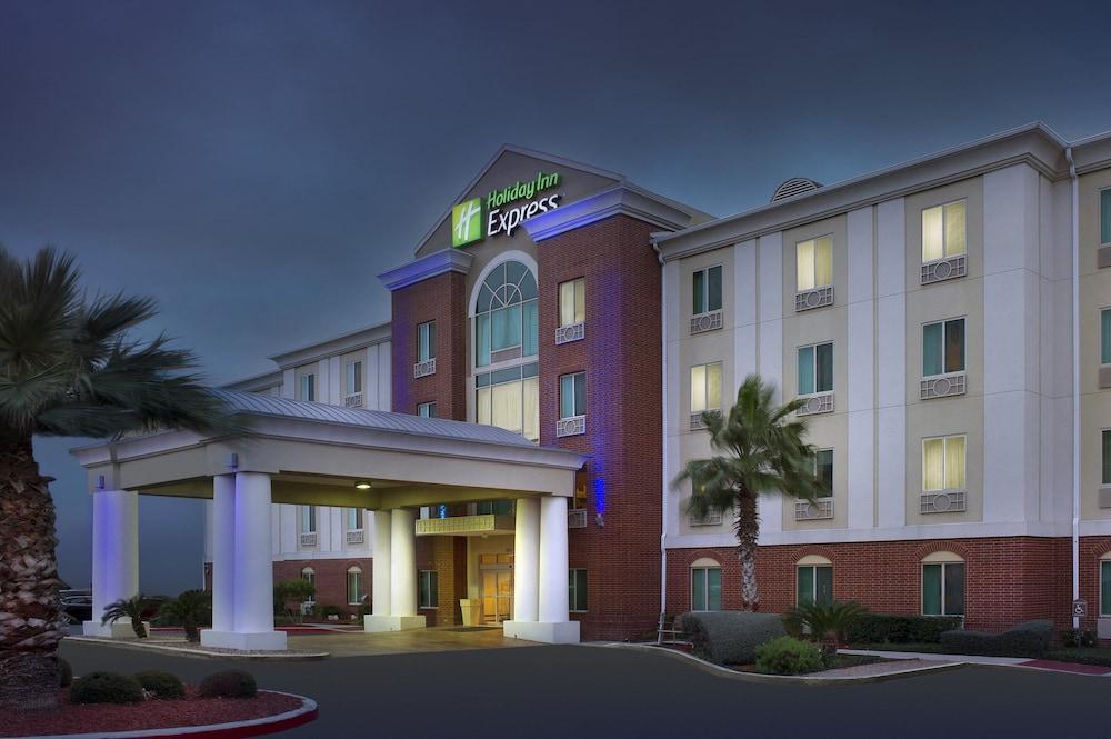 Holiday Inn Express & Suites San Antonio-West-SeaWorld Area, an IHG Hotel - Featured Image