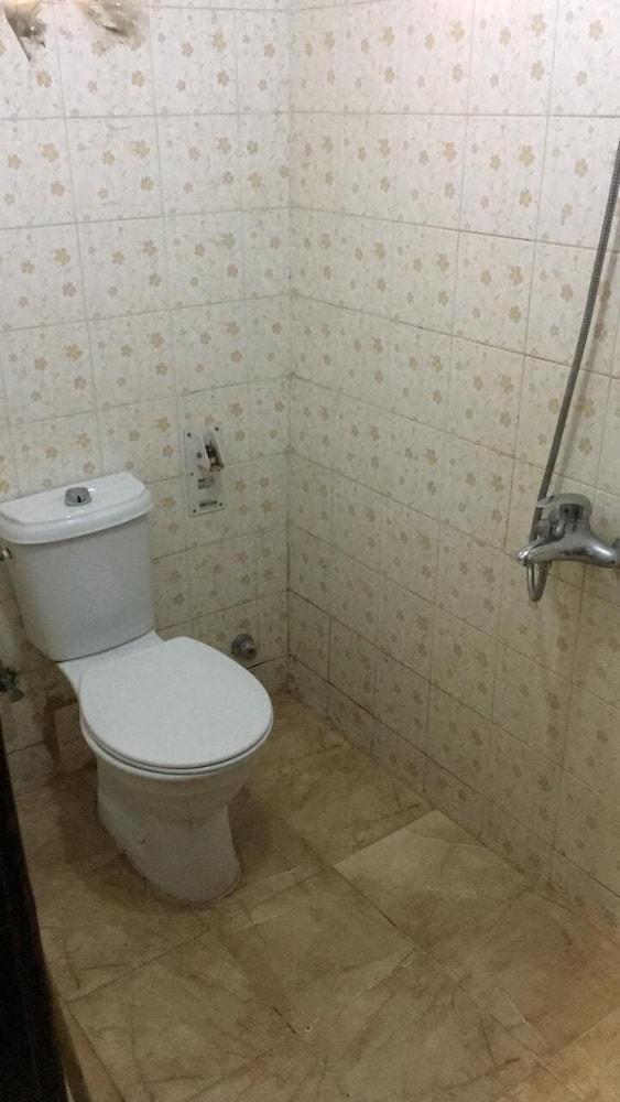 Al Reyadah Karim Hotel - Bathroom