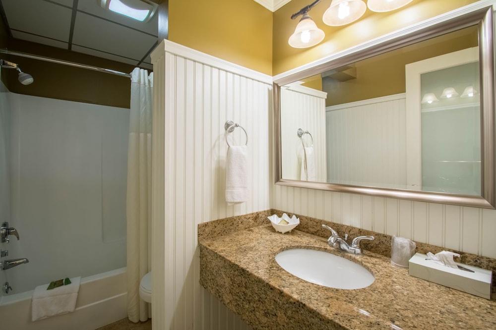 Anchorage Inns And Suites - Bathroom
