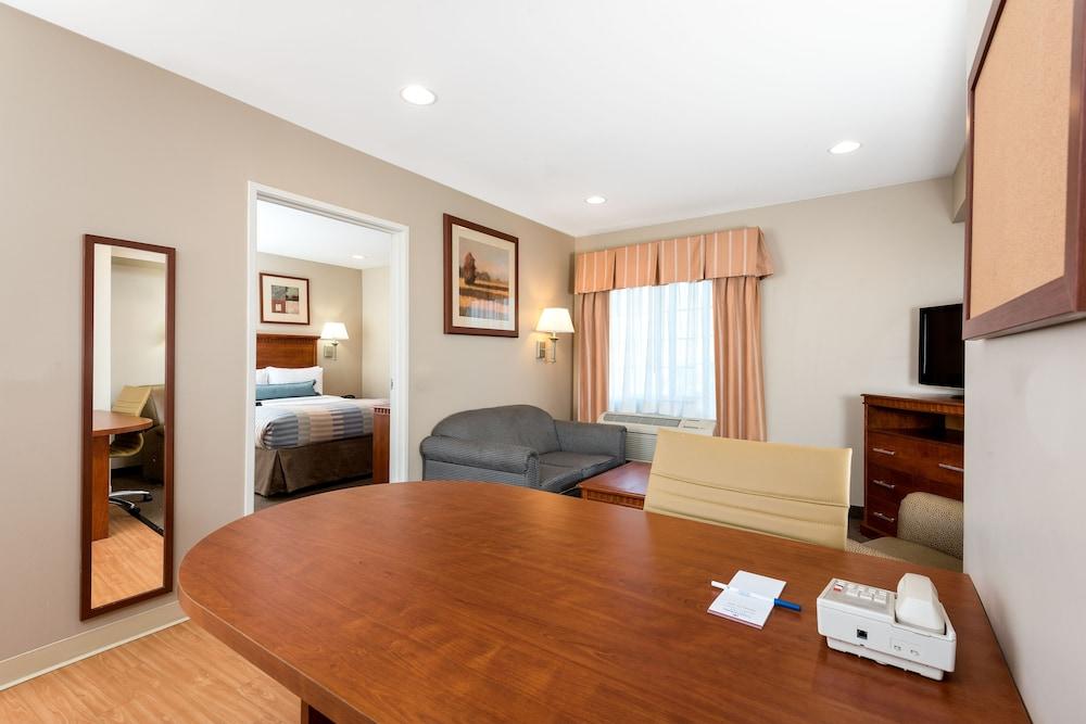 Candlewood Suites LAX Hawthorne, an IHG Hotel - Room