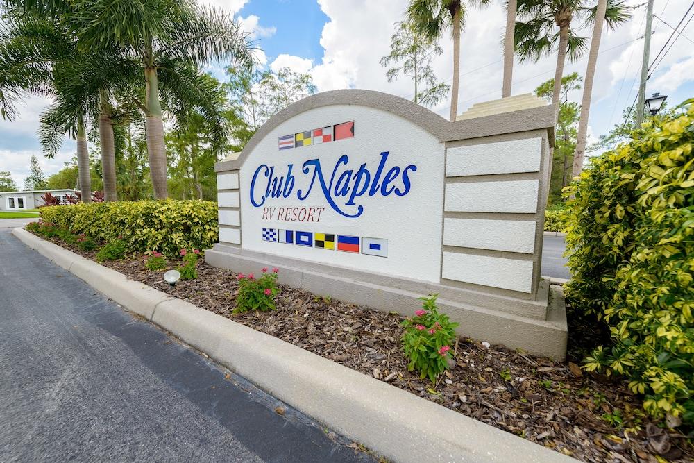 Club Naples RV Resort - Property Grounds
