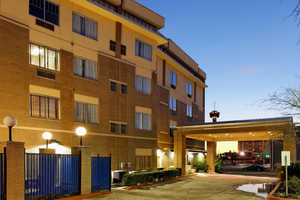 Holiday Inn Express San Antonio Rivercenter Area, an IHG Hotel - Exterior