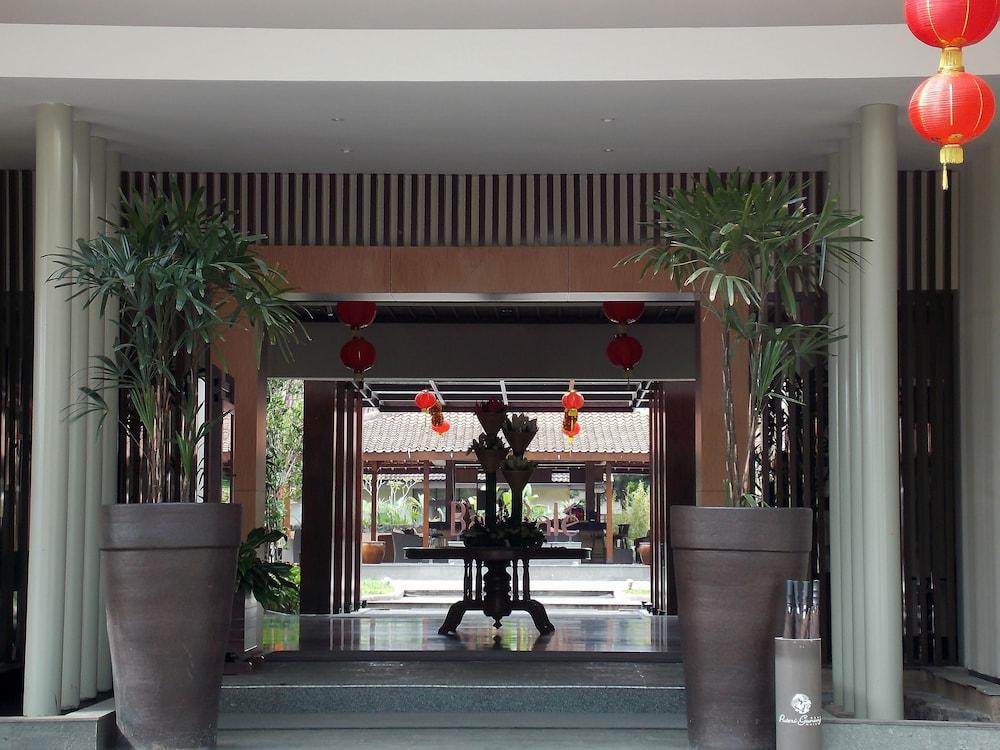 Puteri Gunung Hotel - Interior Entrance