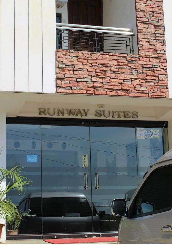 Runway Suites - Property Entrance