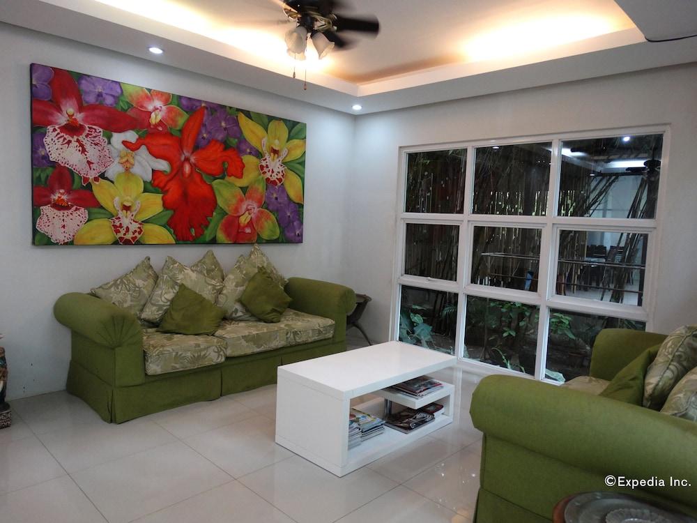 Greenspace Palawan Hotel - Lobby Sitting Area