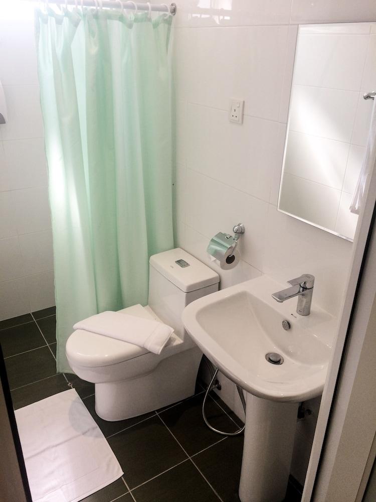 Citi Hotel - Bathroom