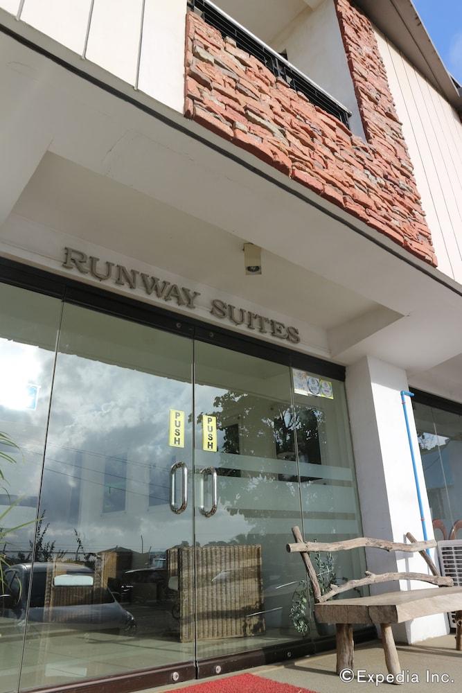 Runway Suites - Property Entrance