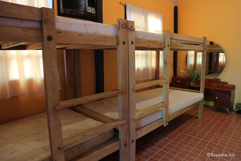 Subli Guest Cabins - Room