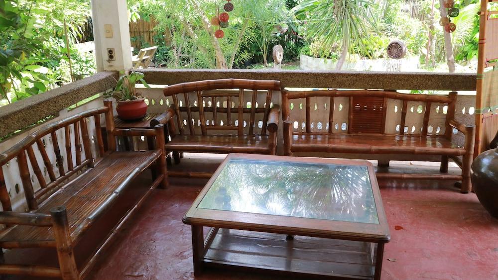 Bulwagang Princesa Tourist Inn - Lobby Sitting Area