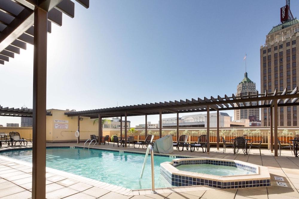 Drury Inn & Suites San Antonio Riverwalk - Pool
