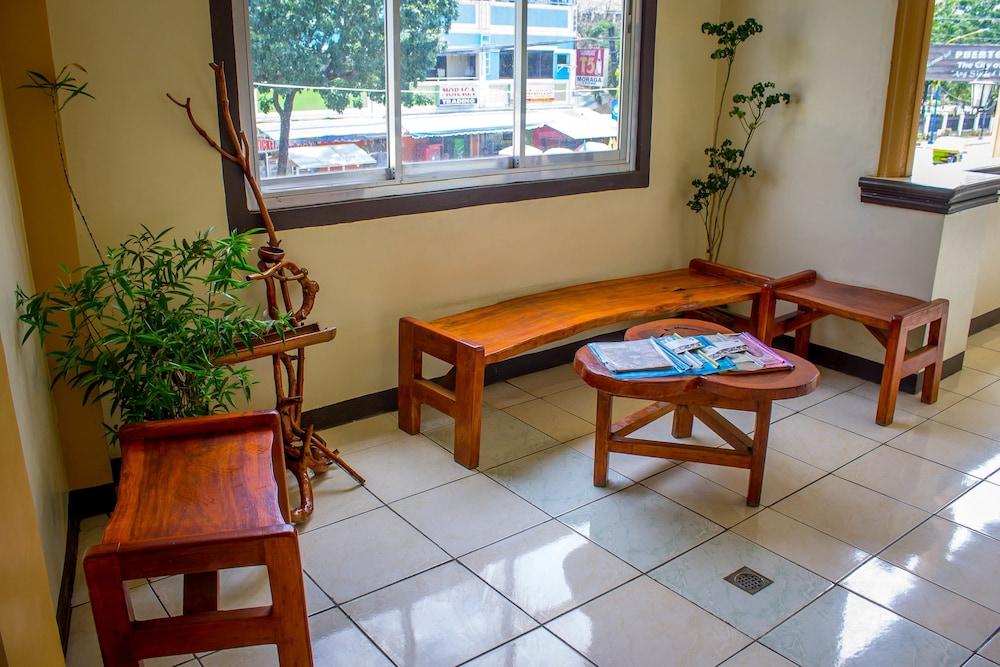 Remari Tourist Inn - Lobby Sitting Area