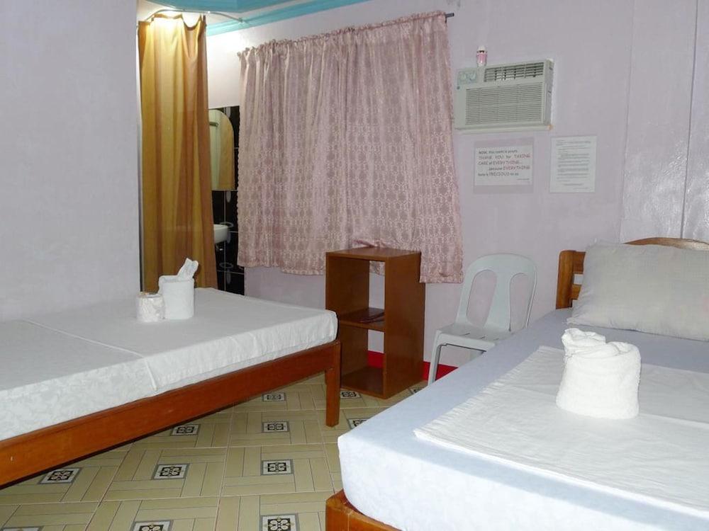 Amos Digue Pension House - Room