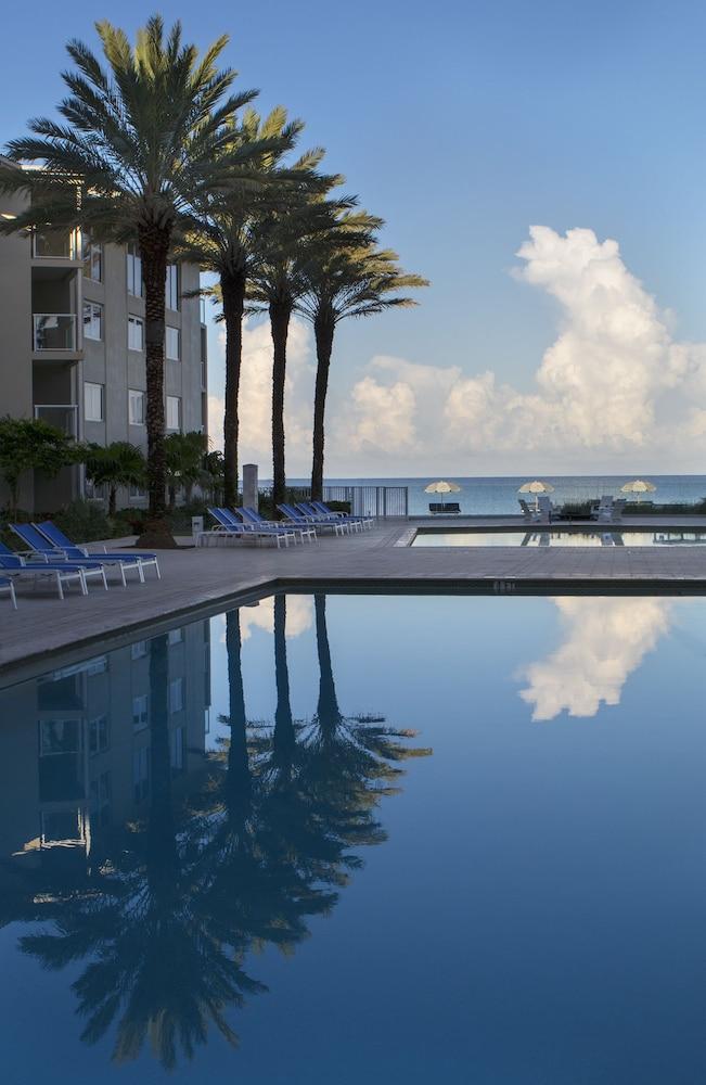 Edgewater Beach Hotel - Outdoor Pool